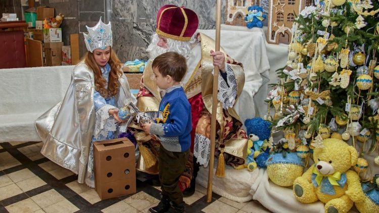 Ukraińcy obchodzący dzień św. Mikołaja w Charkowie