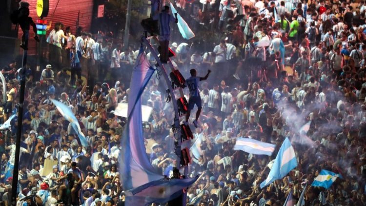 Fans cheer Argentina's win in Buenos Aires