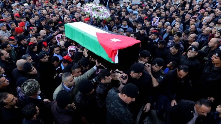 Beerdigung eines jordanischen Offiziers, der bei der Razzia getötet wurde