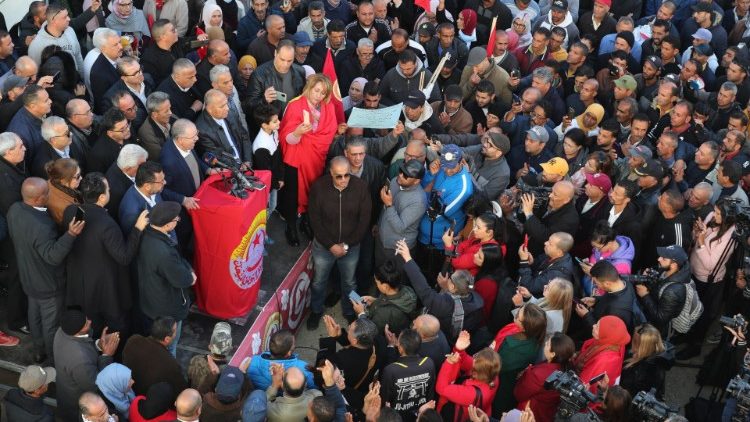 Manifestazioni a Tunisi contro il carovita