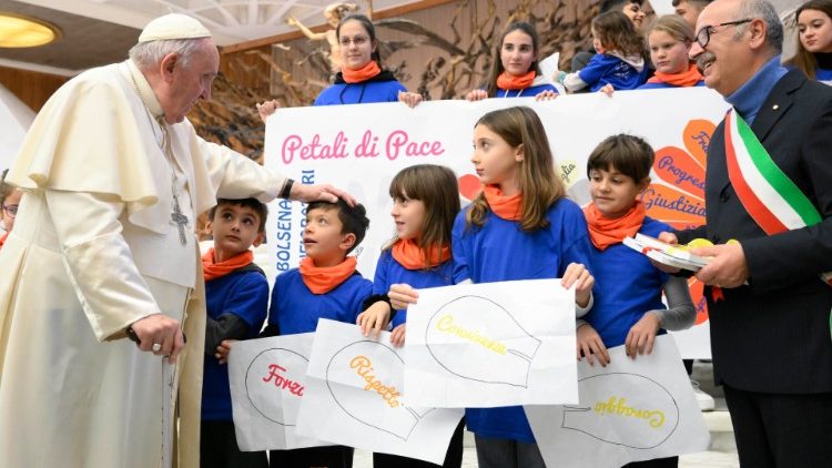 Papież o ukraińskich dzieciach, którym wojna odbiera uśmiech 