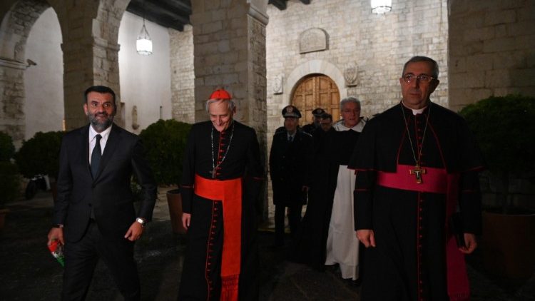 Il cardinale Zuppi a Bari con il sindaco e l'arcivescovo