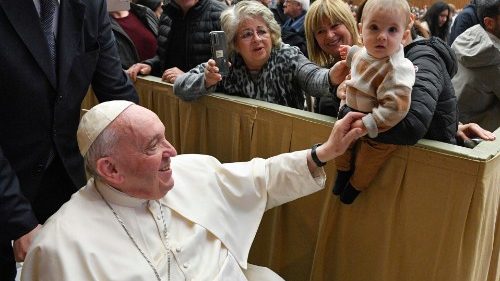 Le Pape invite les employés du Saint-Siège à être des artisans de paix