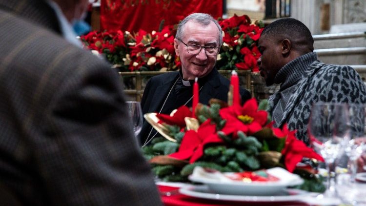 El Cardenal Pietro Parolin en la comida de Navidad