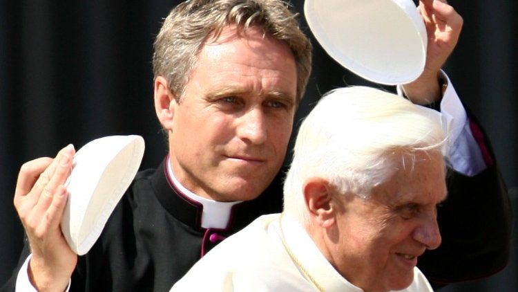 Gänswein war jahrzehntelang engster Mitarbeiter von Benedikt XVI.