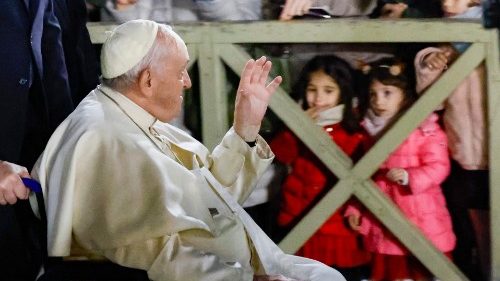 Papst Franziskus würdigt bei „Te Deum“ verstorbenen Benedikt XVI.