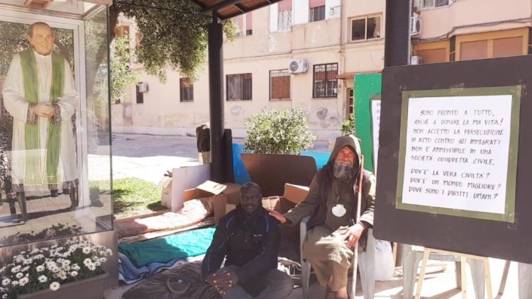 La "battaglia" di Biagio Conte, nel 2019, per il migrante ghanese Paul Yaw Aning, ospite per 10 anni della Missione Speranza e Carità, che rischiava l'espulsione