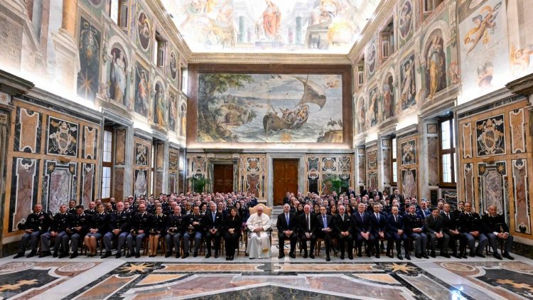 Audiencia del Papa a los miembros de la Inspeccin de Seguridad Pblica ante el Vaticano