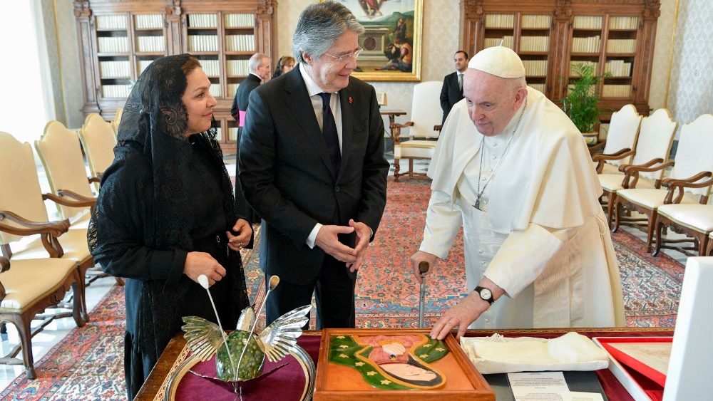 Pope receives the President of Ecuador in audience