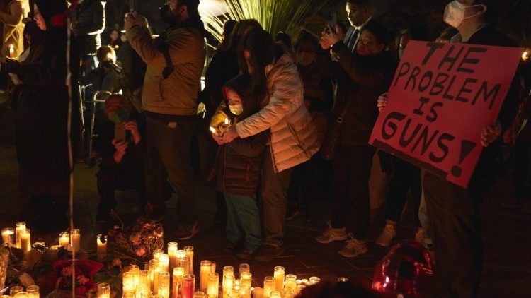 Gebet und Gedenken fr die Opfer nach der Schie?erei in Monterey Park