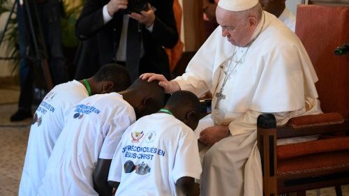 François en Afrique: l'être humain, inviolable image de Dieu