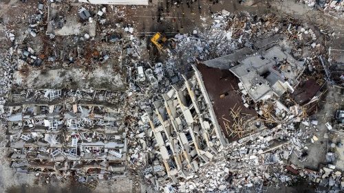 Il Papa: solidarietà per Turchia e Siria, non dimentichiamo l'Ucraina in guerra