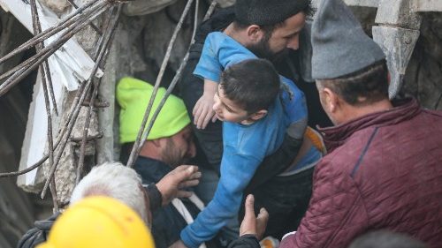 El Papa: Es tiempo de compasión y solidaridad. Ayudemos a Siria y Turquía