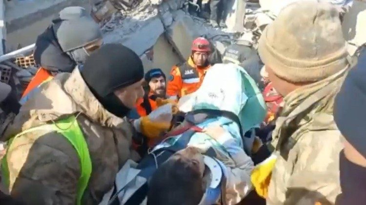 Tërmeti në Turqi; një fëmijë u gjet gjallë pas 80 orësh