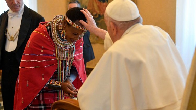 MAP Francis meeting Indigenous delegates in the Vatican
