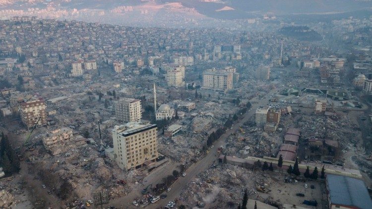Continan las operaciones de rescate en Kahramanmaras tras el fuerte terremoto