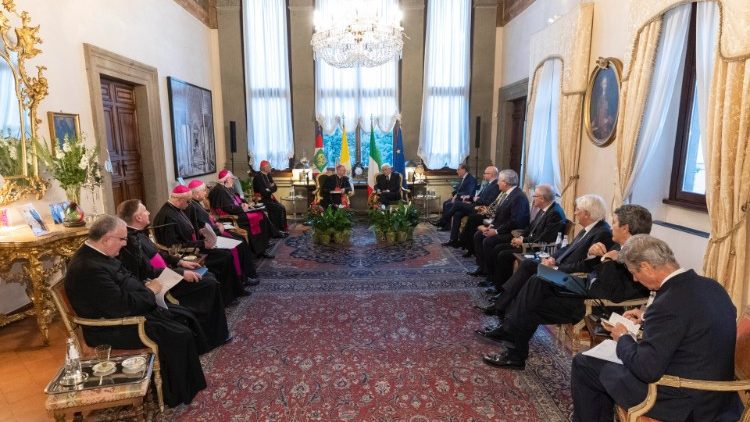 O presidente Sergio Mattarella com o cardeal Pietro Parolin, secretrio de Estado, por ocasi?o das conversa??es bilaterais com a Santa S, no aniversrio da assinatura dos Pactos de Latr?o e do Acordo de Revis?o da Concordata, Roma, 14 de fevereiro de 2023. Ansa/ Francesco Ammendola