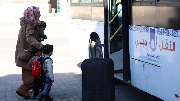 Syrian refugees from quake-hit areas of Turkey return home