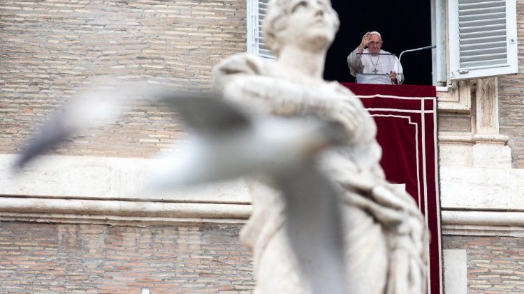 Beim Angelusgebet auf dem Petersplatz