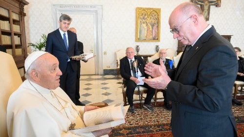 Papst warnt Wissenschaftler vor ?hybridem Denken