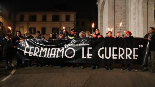 La notte della Marcia PerugiAssisi in memoria delle vittime di guerra