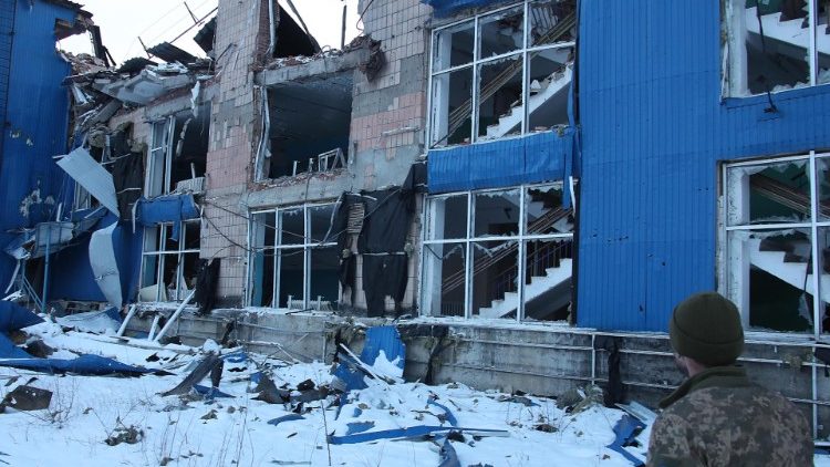 Uma academia em Donbass, na Ucr?nia, destruda pela guerra
