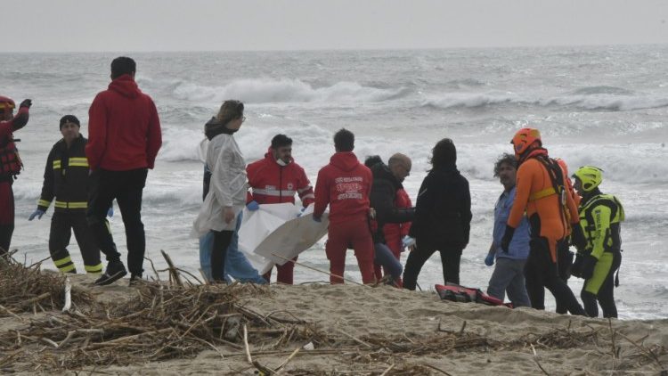 Migrantë: u mbytën 33 vetë 