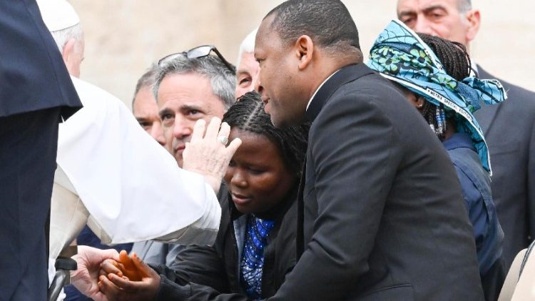 Maria receiving a blessing from Pope Francis