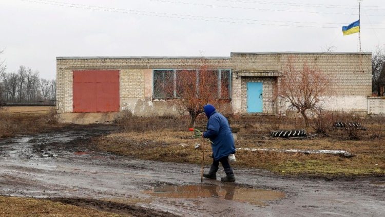 Ukrainian volunteers bring flowers and humanitarian aid to local women in Kharkiv area