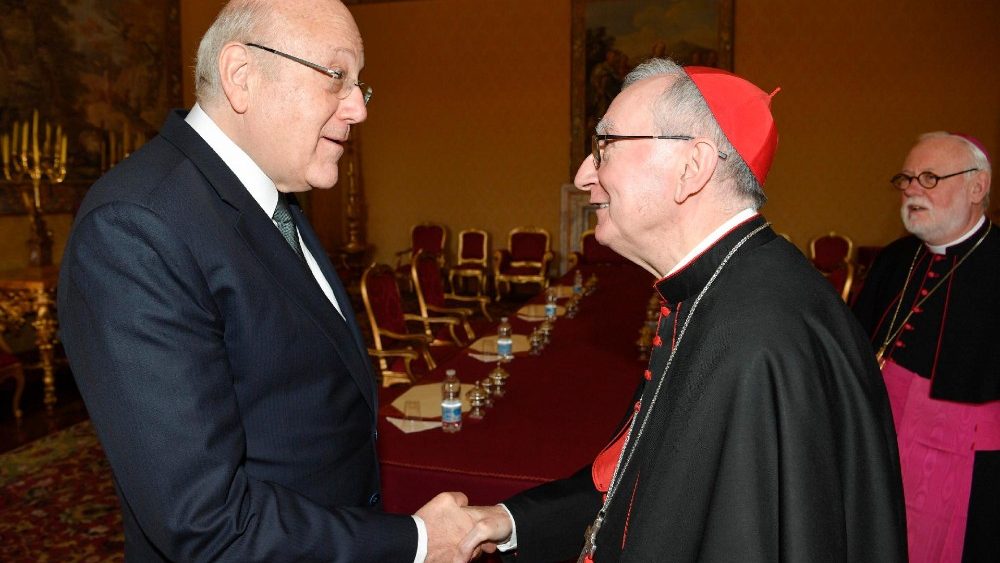 Pope meets Lebanon's Premier Najib Mikati