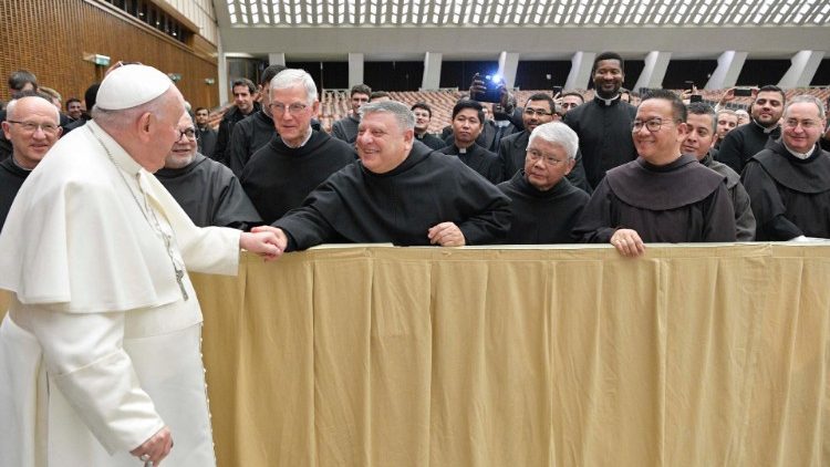Ferenc pápa az Apostoli Penitenciária belső fórum tanfolyamának résztvevőivel a VI. Pál teremben