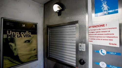 Neonati non riconosciuti, il dramma di mamme sole che scelgono per la vita