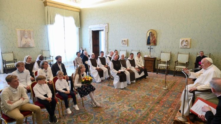 البابا فرنسيس يستقبل ممثلين عن جماعة التطويبات 