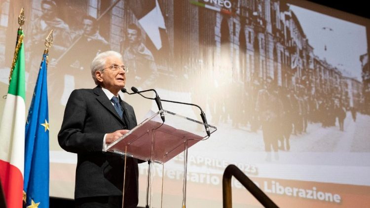 Mattarella al Teatro Toselli, a Cuneo, per l'anniversario della Festa della Liberazione