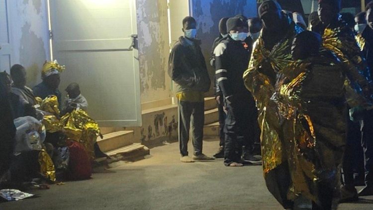 Ancora sbarchi. Il ministro Piantedosi, una task force per Lampedusa (ANSA)