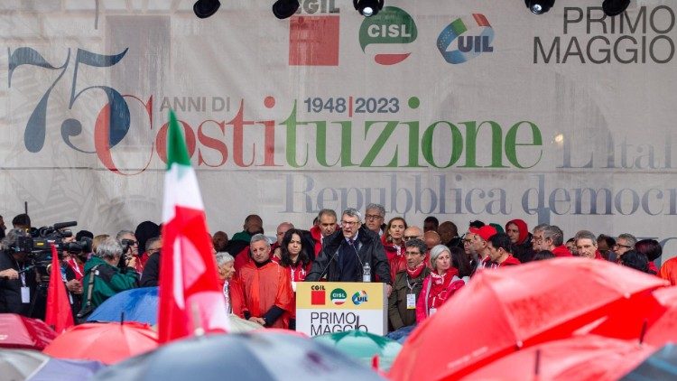 'Fondata sul lavoro', la manifestazione di Cgil Cisl Uil, a Potenza
