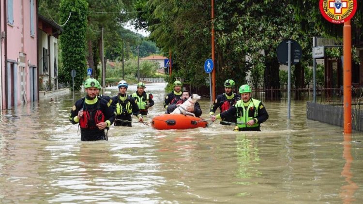 In Emilia Romagna impegnati migliaia di vigili del fuoco