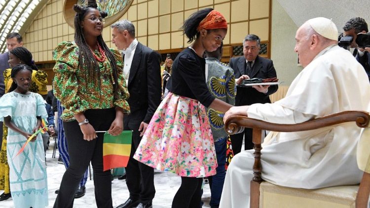 Papst Franziskus bei der Audienz fr die Delegation des Bildungspakts in Afrika