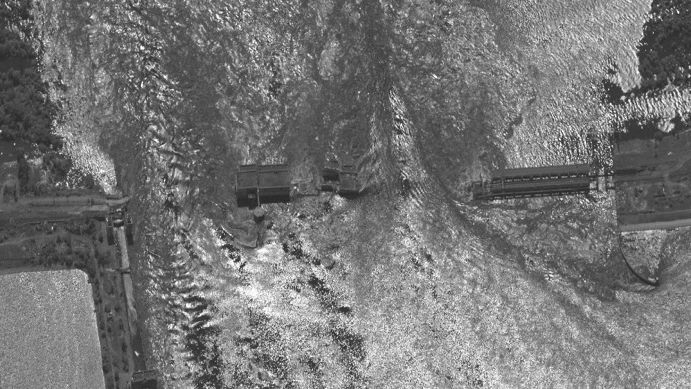 Uma imagem de satlite disponibilizada pela Maxar Technologies mostra uma vis?o mais prxima da barragem destruda de Nova Kakhovka e da usina hidreltrica na regi?o de Kherson, sul da Ucr?nia, em 06 de junho de 2023. EPA/MAXAR TECHNOLOGIES 