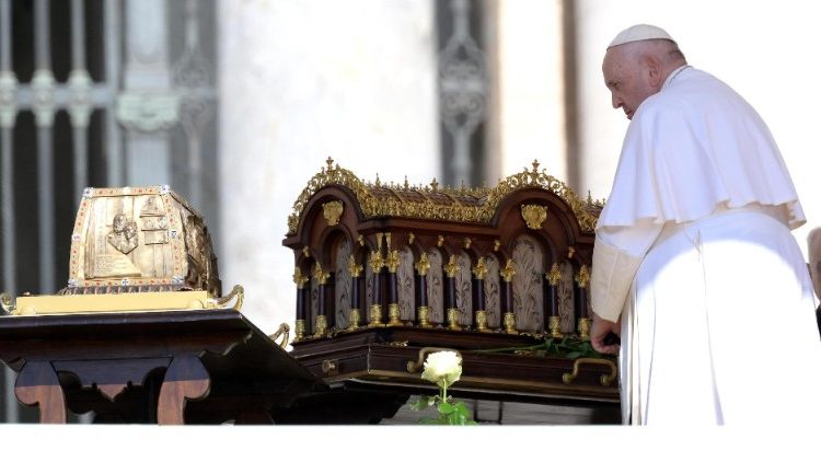 «Tengo la confianza de que no voy a estar inactiva en el cielo. Mi deseo es seguir trabajando por la Iglesia y por las almas» Santa Teresita