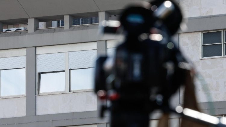 Telecamara diante do Gemelli