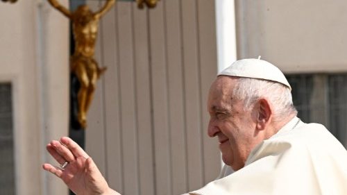 Il Papa: pensiamo ai poveri. Si spendono soldi per le armi e non per i pasti