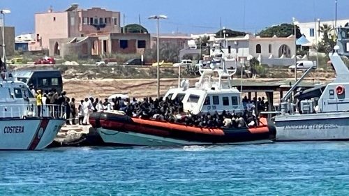 Parolin: Grundsatz der Seenotrettung nicht in Frage stellen