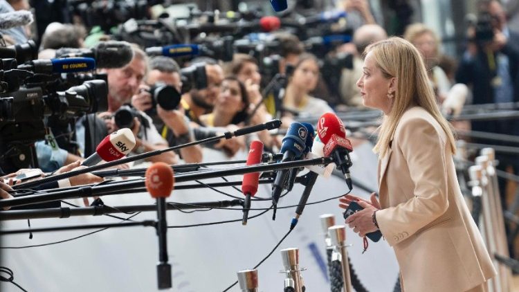 La premier italiana Meloni al suo arrivo al vertice del Consiglio Europeo a Bruxelles