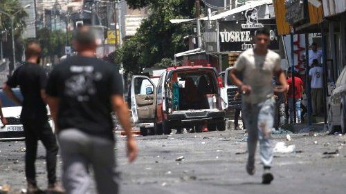 Jenin, dieci i palestinesi uccisi nell'attacco israeliano, tremila i profughi
