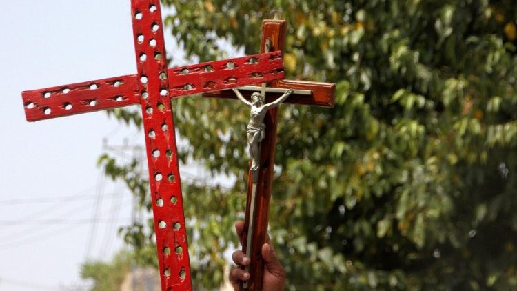 Las agresiones contra los cristianos no adoptan exclusivamente la forma de atentados directos contra la vida de la víctima, sino que pueden adoptar diversas formas de violencia física o material. (ANSA)