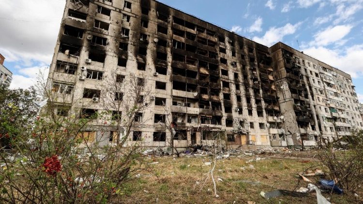 Um bloco de apartamentos destruído na cidade de Orikhiv, na linha de frente, Oblast de Zaporizhzhia, Ucrânia, 7 de setembro de 2023, em meio à invasão russa