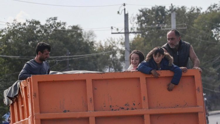Armenians fleeing Nagorno-Karabakh
