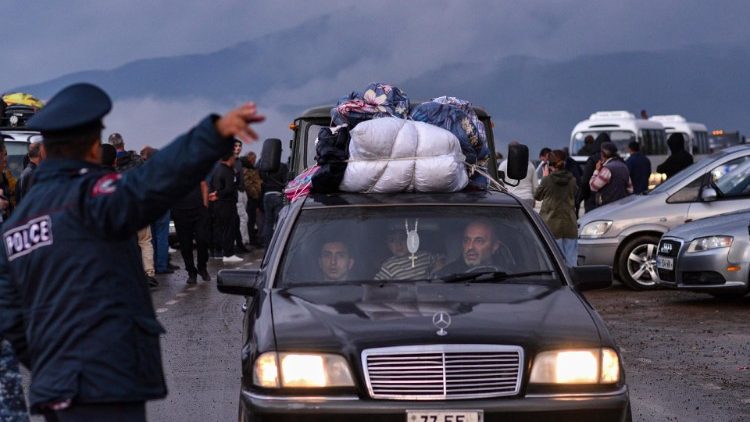 Armenians of Nagorno-Karabakh enclave: a neverending dispalcement since the 90's