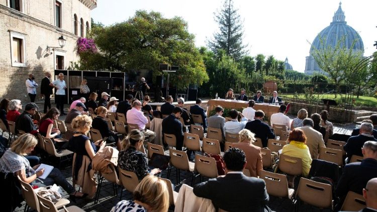 Presentación de la exhortación Apostólica Laudate Deum en los Jardines Vaticanos